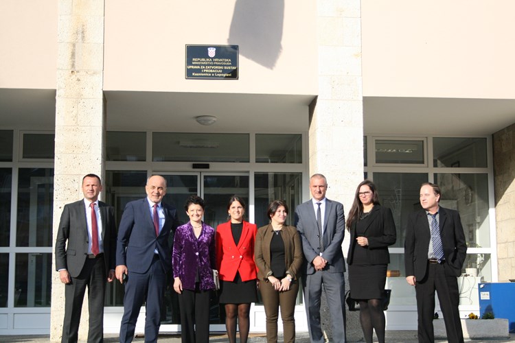 Slika /slike/vijesti naslovnica/13-11-2018-posjet delegacije Gruzije kaznionici u Lepoglavi/IMG_6307.JPG